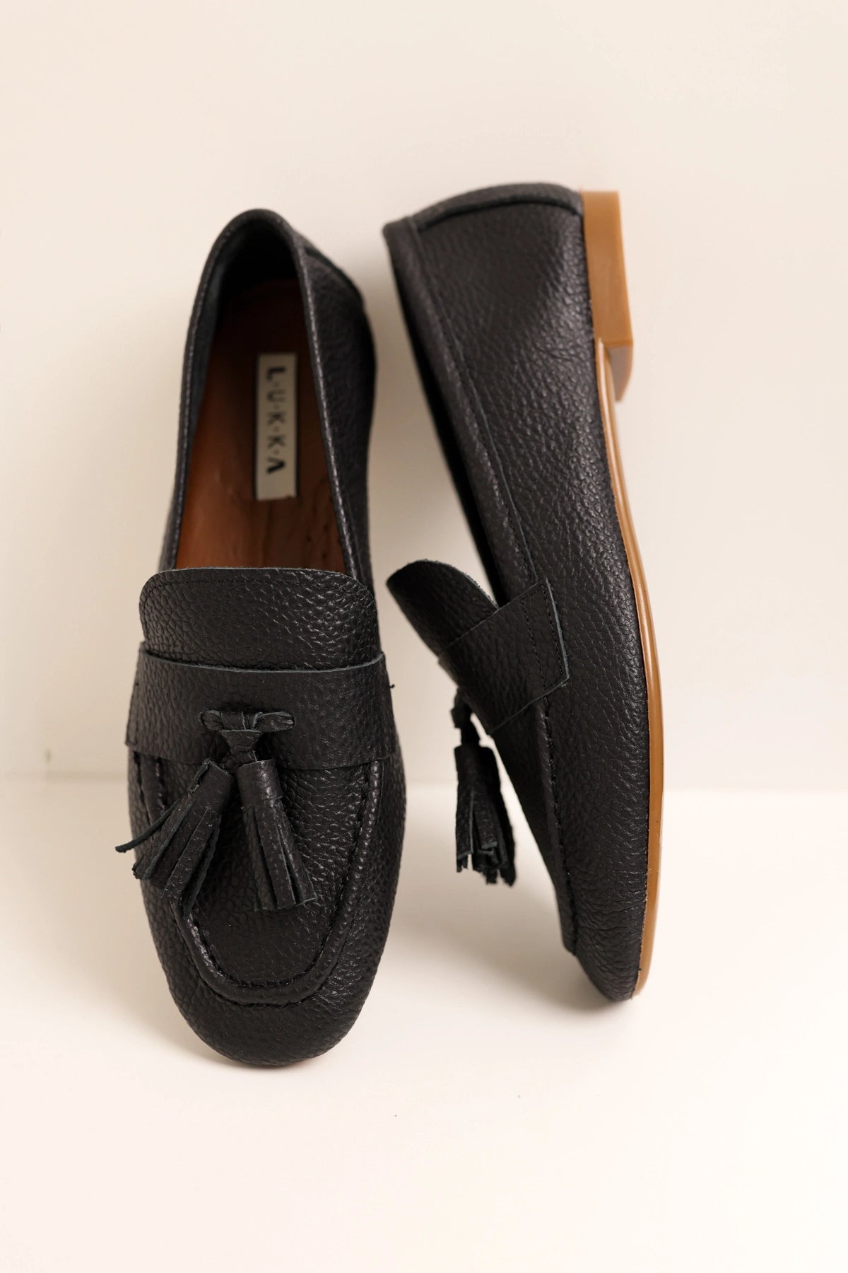 LUKKA SHOES Hakiki Deri Kadın Siyah Adeen Ponponlu El yapımı Babet