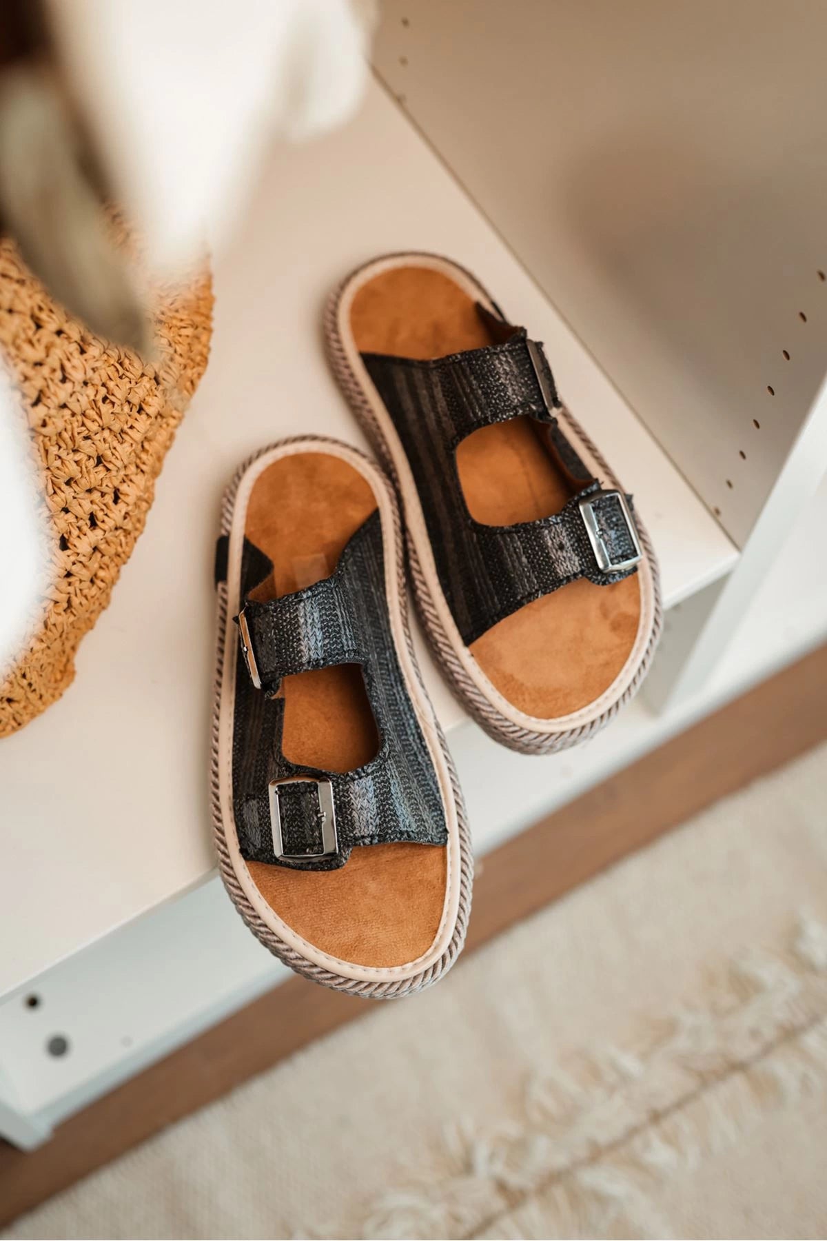 LUKKA SHOES Francesco Siyah Çift Tokalı El Yapımı Natural Hasır Erkek Terlik