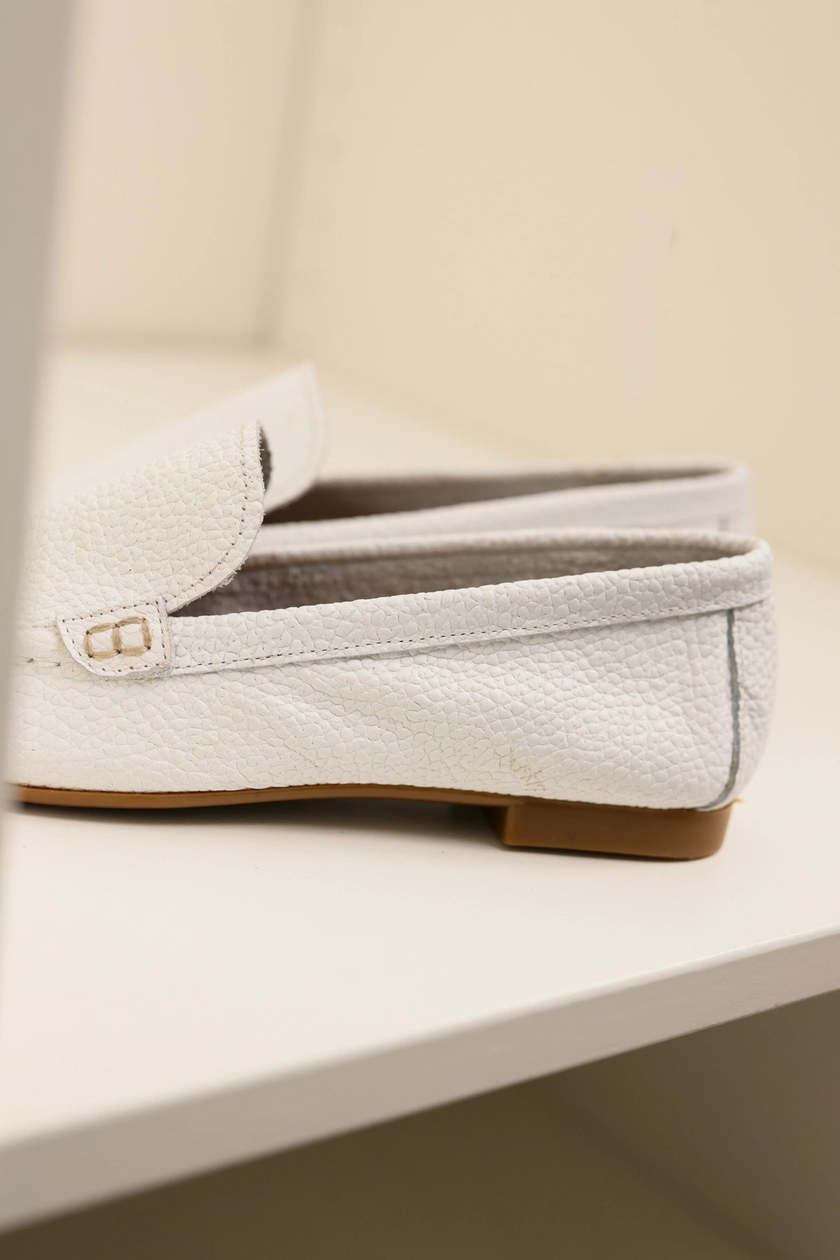 LUKKA SHOES Hakiki Deri Kadın Abay Beyaz Saraçlı Babet