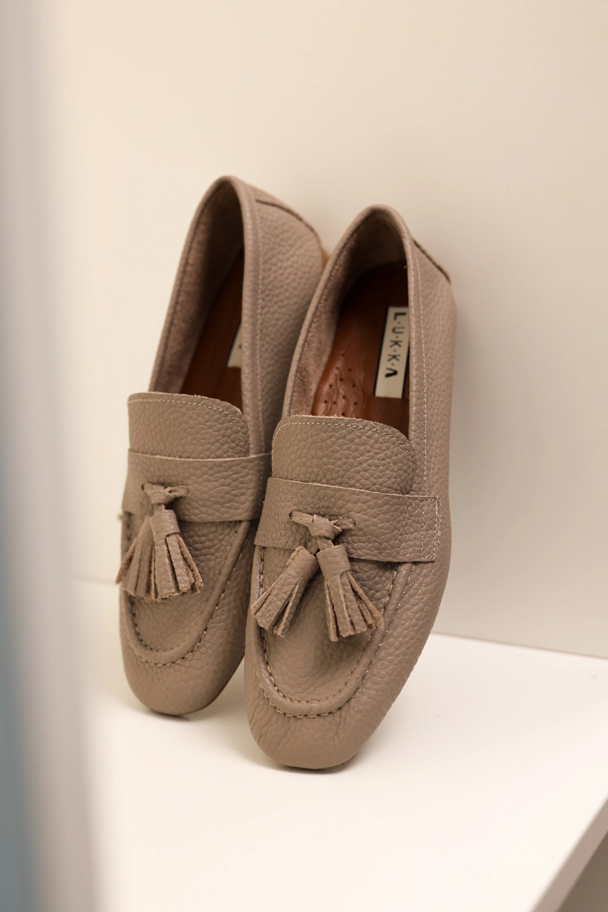 LUKKA SHOES Hakiki Deri Kadın Adeen Vizyon Ponponlu El yapımı Babet