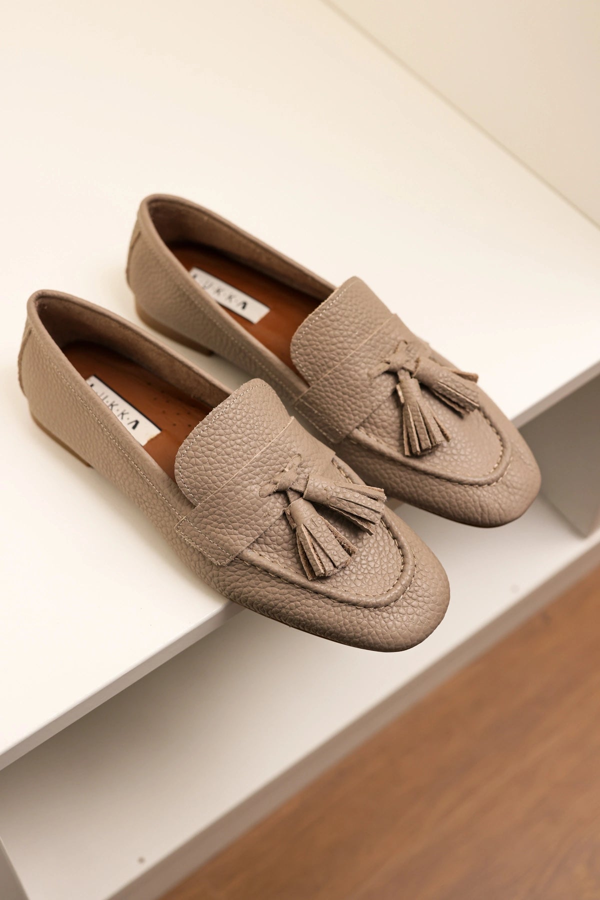 LUKKA SHOES Hakiki Deri Kadın Adeen Vizyon Ponponlu El yapımı Babet