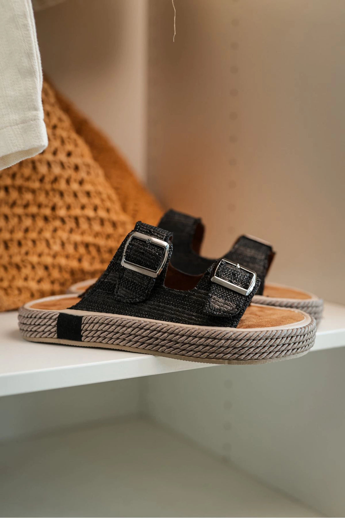 LUKKA SHOES Francesco Siyah Çift Tokalı El Yapımı Natural Hasır Erkek Terlik