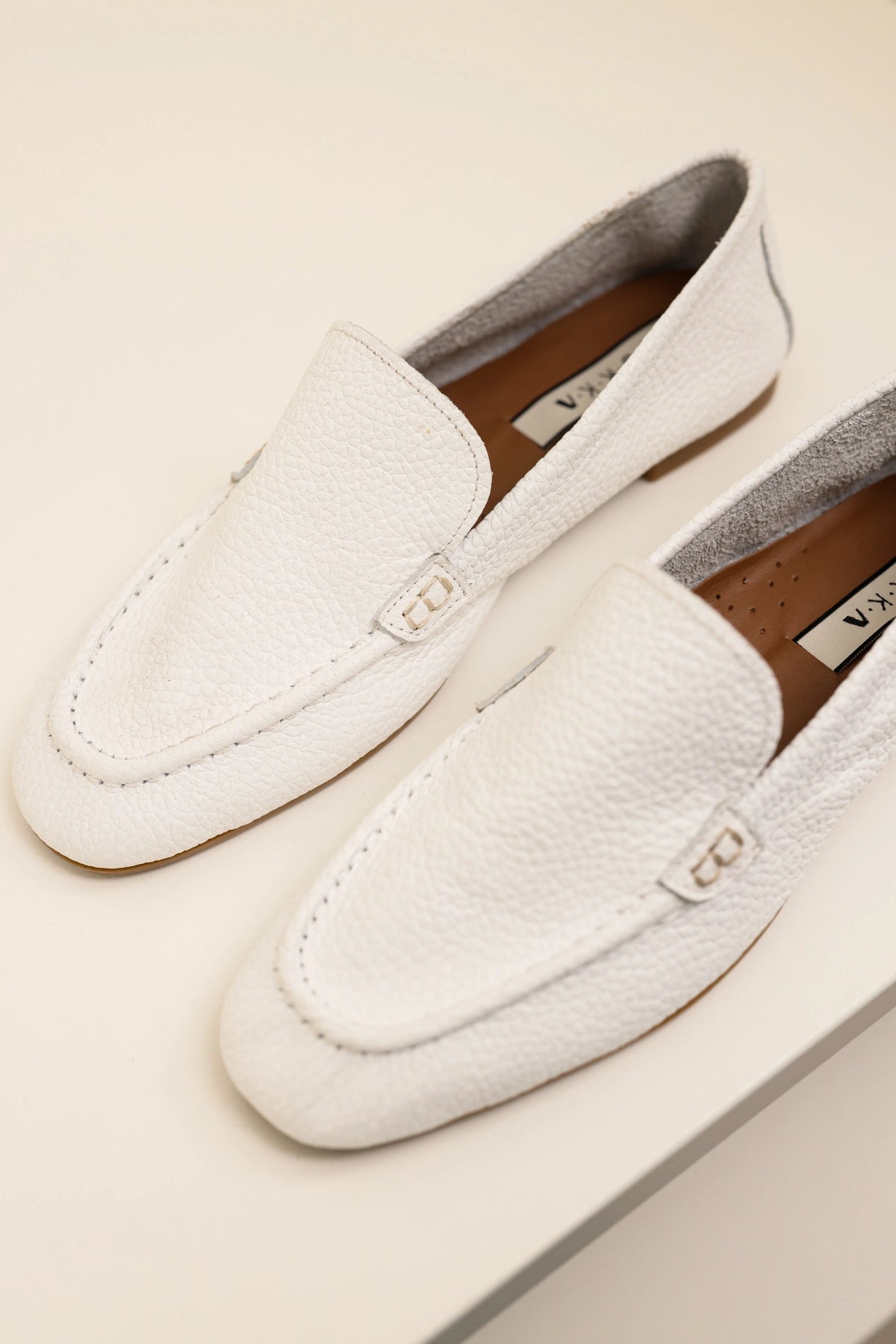 LUKKA SHOES Hakiki Deri Kadın Abay Beyaz Saraçlı Babet