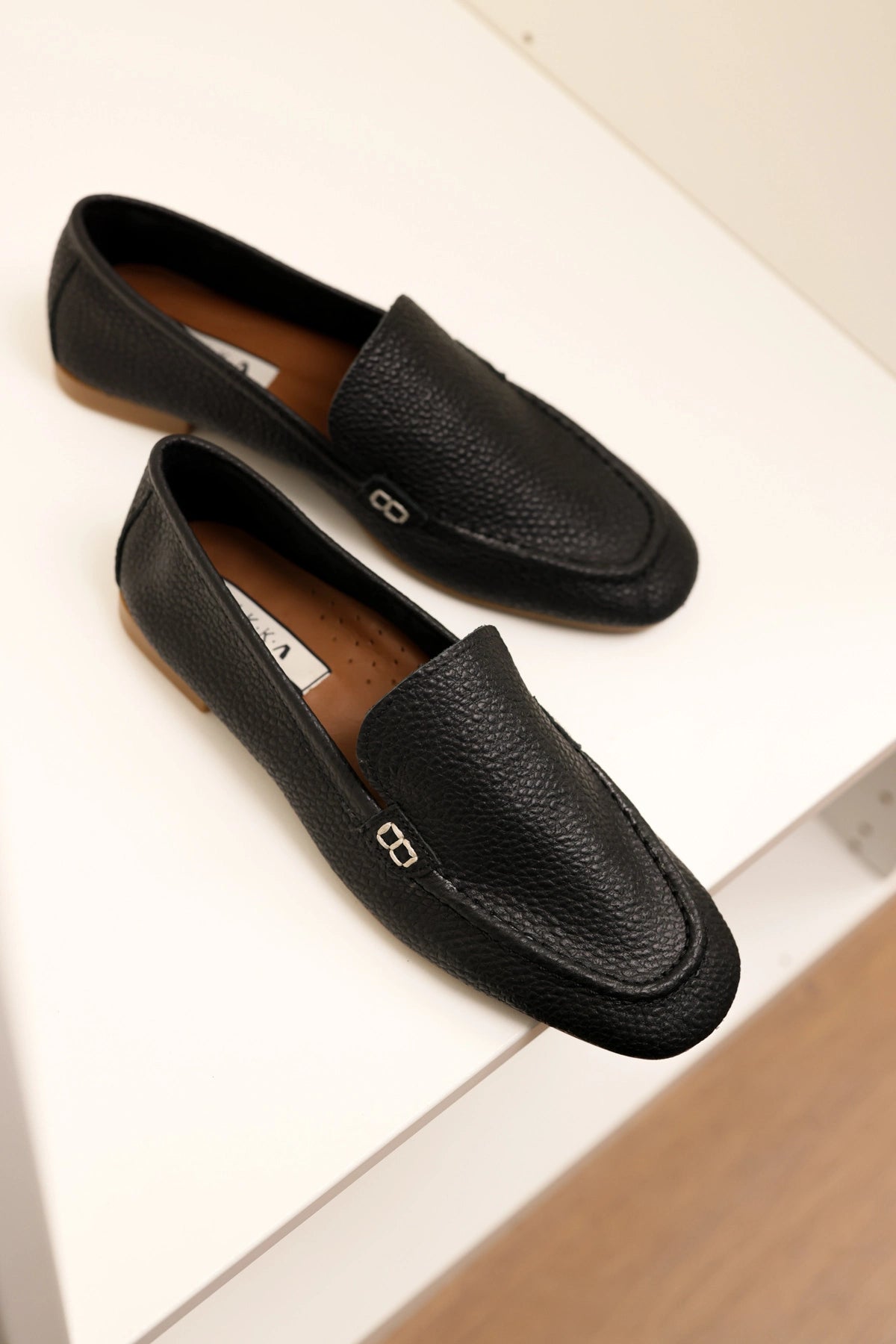 LUKKA SHOES Hakiki Deri Kadın Abay Siyah Saraçlı Babet