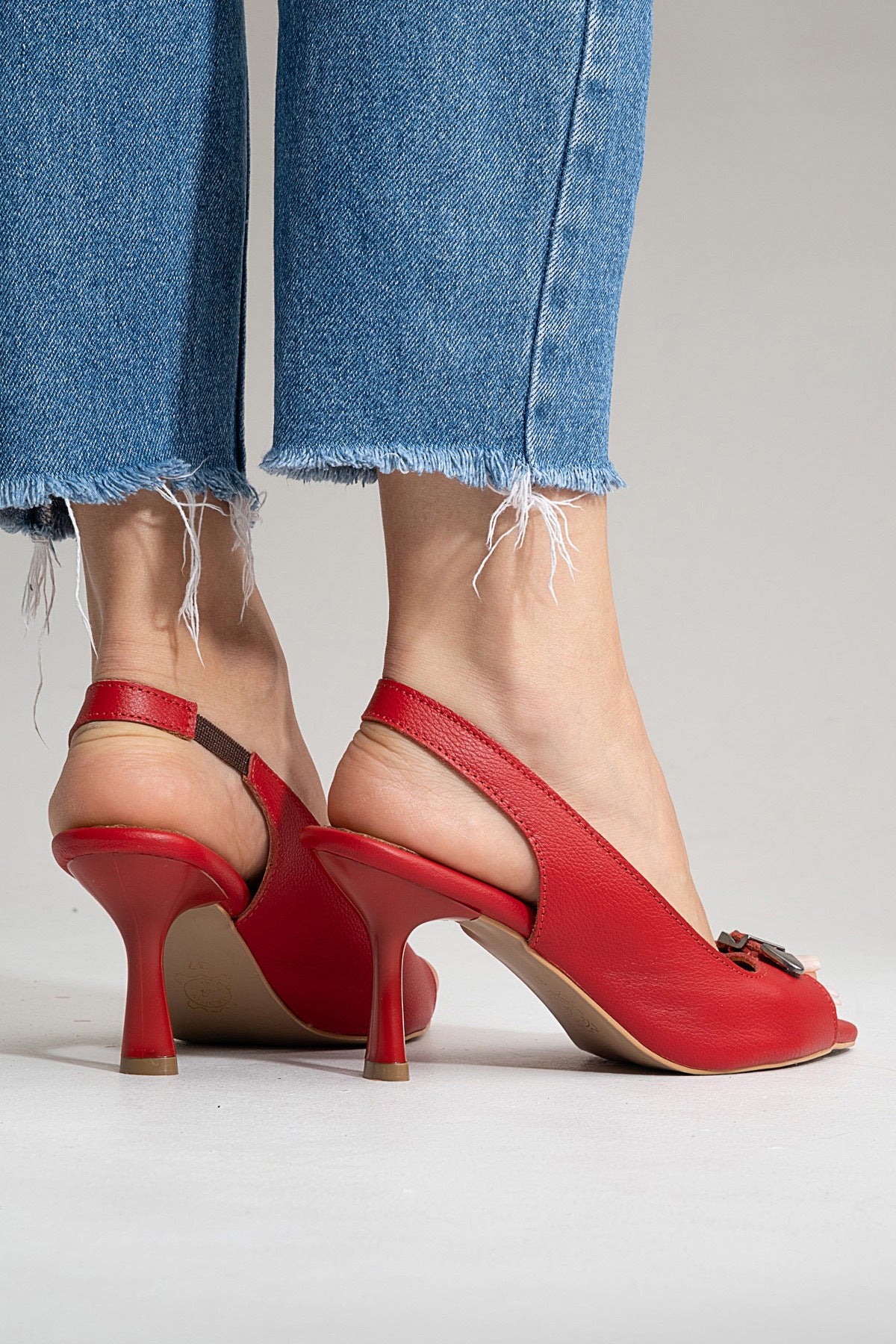LUKKA SHOES Hakiki Deri Agnes Kadın Toka Detay Kırmızı Topuklu Sandalet
