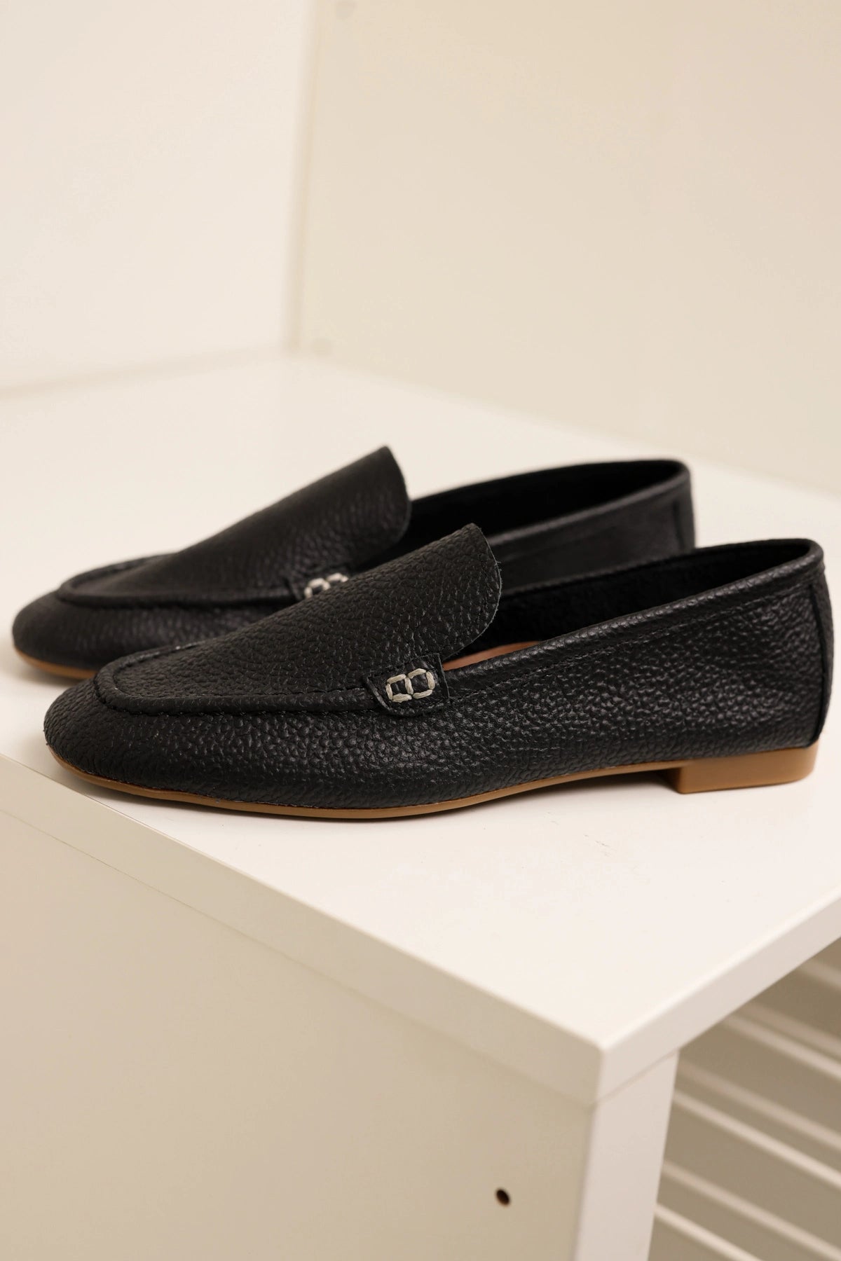 LUKKA SHOES Hakiki Deri Kadın Abay Siyah Saraçlı Babet