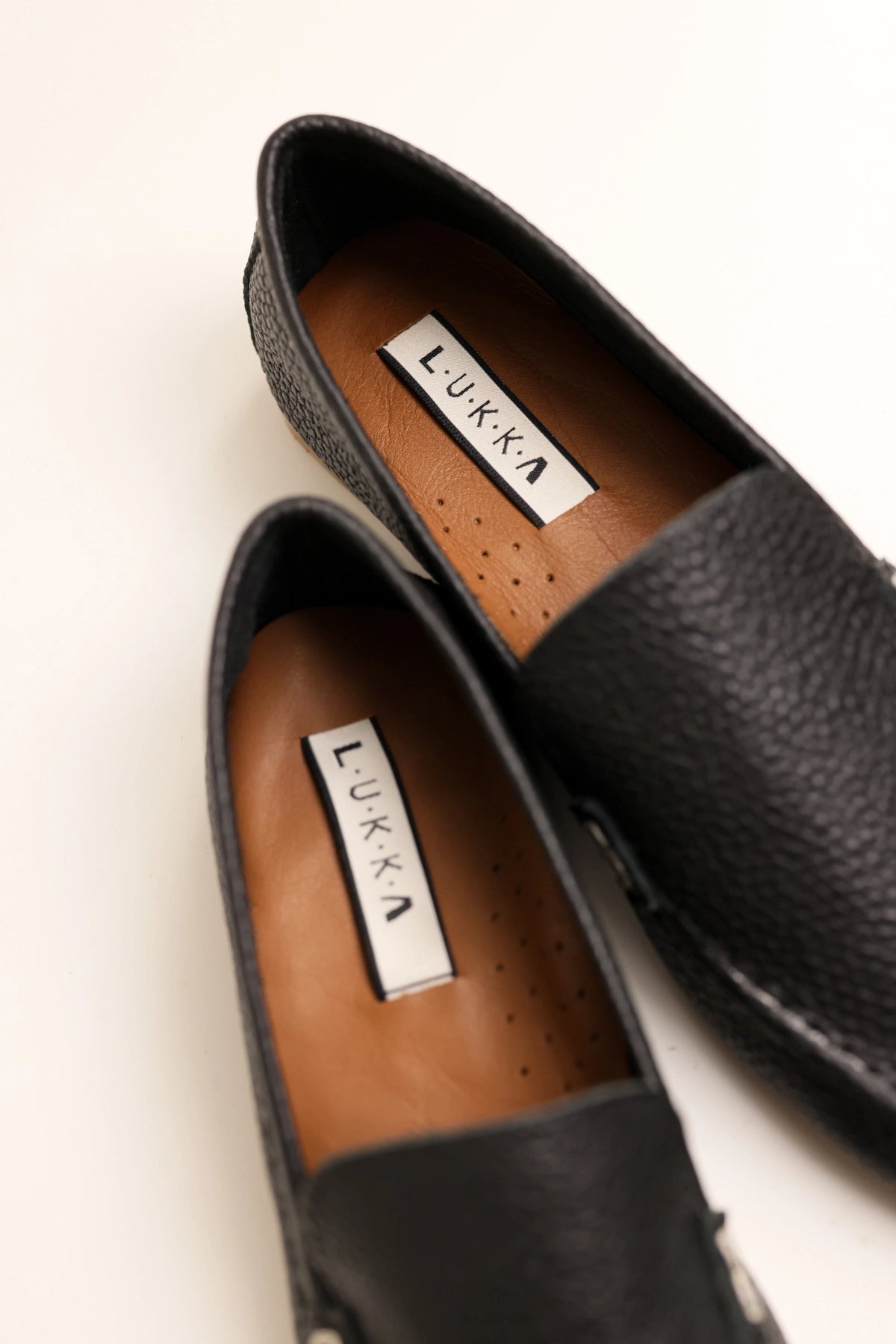 LUKKA SHOES Hakiki Deri Kadın Abay Siyah Saraçlı Babet