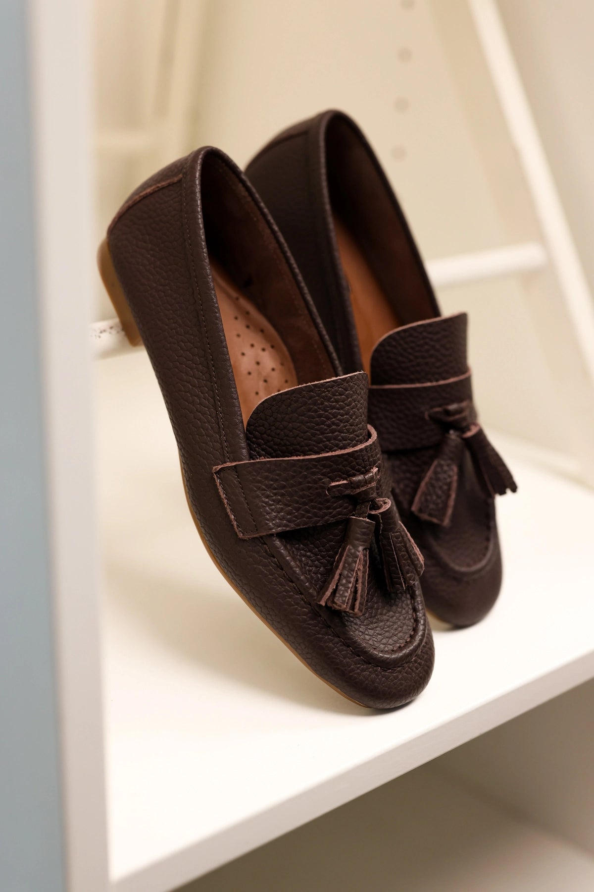 LUKKA SHOES Hakiki Deri Kadın Adeen Acı Kahve Ponponlu El yapımı Babet