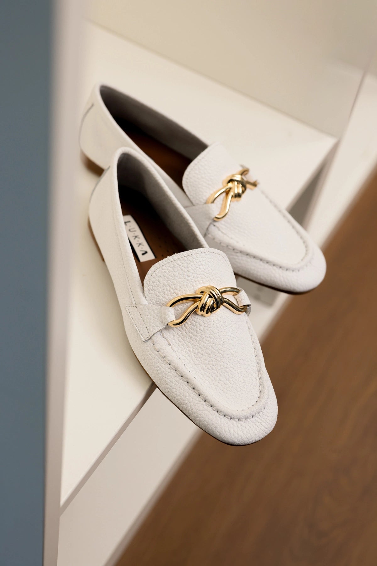 LUKKA SHOES Hakiki Deri Cameron Kadın Beyaz Metal Tokalı Loafer Babet