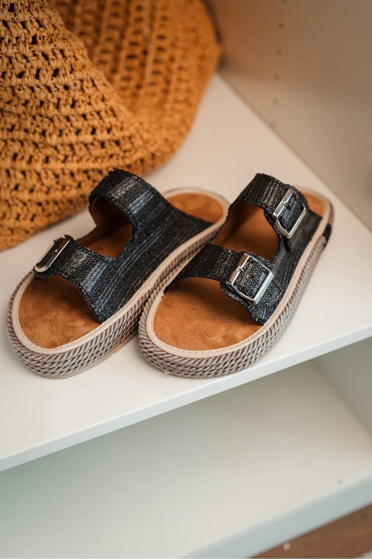 LUKKA SHOES Francesco Siyah Çift Tokalı El Yapımı Natural Hasır Erkek Terlik
