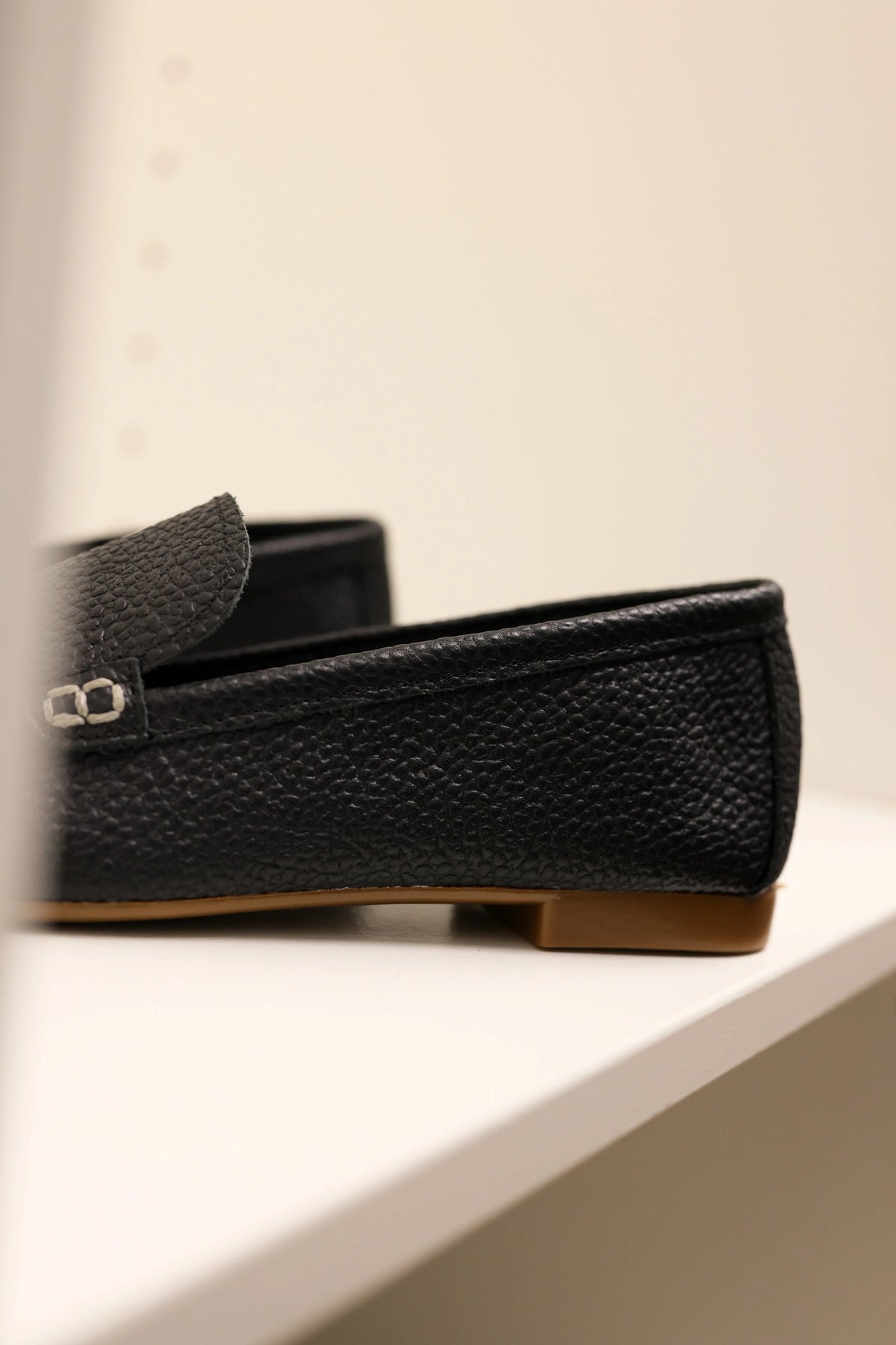 LUKKA SHOES Hakiki Deri Kadın Abay Siyah Saraçlı Babet